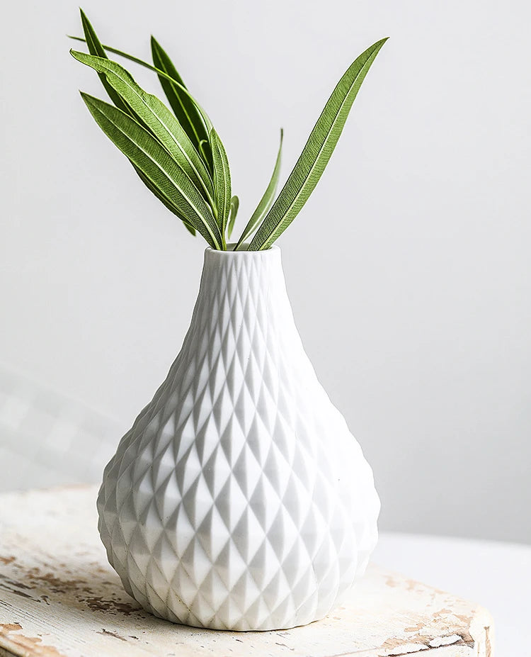 4.5 Inch White Ceramic Flower Vase Geometric Matt Vase Drop-shape Plants Hydroponic Container Home Garden Decoration Centerpiece
