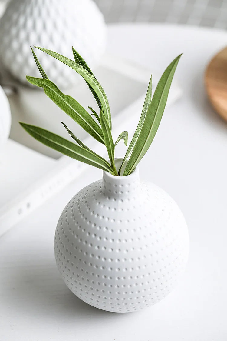 4.5 Inch White Ceramic Flower Vase Geometric Matt Vase Drop-shape Plants Hydroponic Container Home Garden Decoration Centerpiece