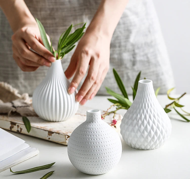 4.5 Inch White Ceramic Flower Vase Geometric Matt Vase Drop-shape Plants Hydroponic Container Home Garden Decoration Centerpiece