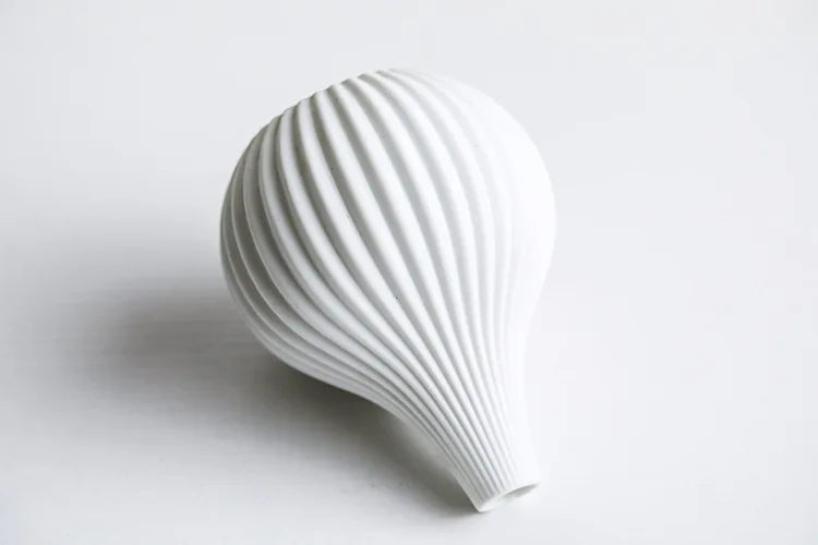 4.5 Inch White Ceramic Flower Vase Geometric Matt Vase Drop-shape Plants Hydroponic Container Home Garden Decoration Centerpiece