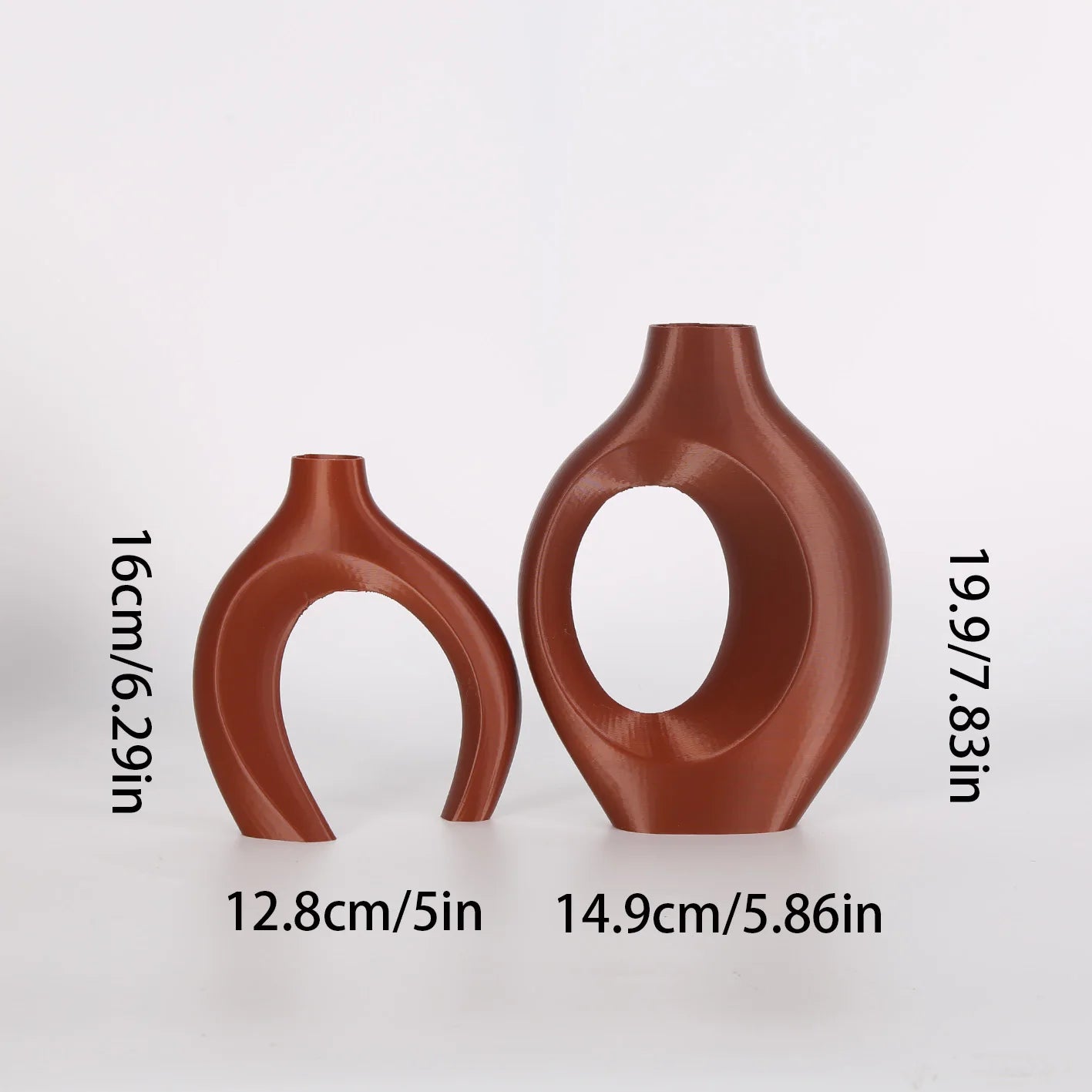 A set of 2 Bohemian-chic round plastic vases, suitable for home and office decoration