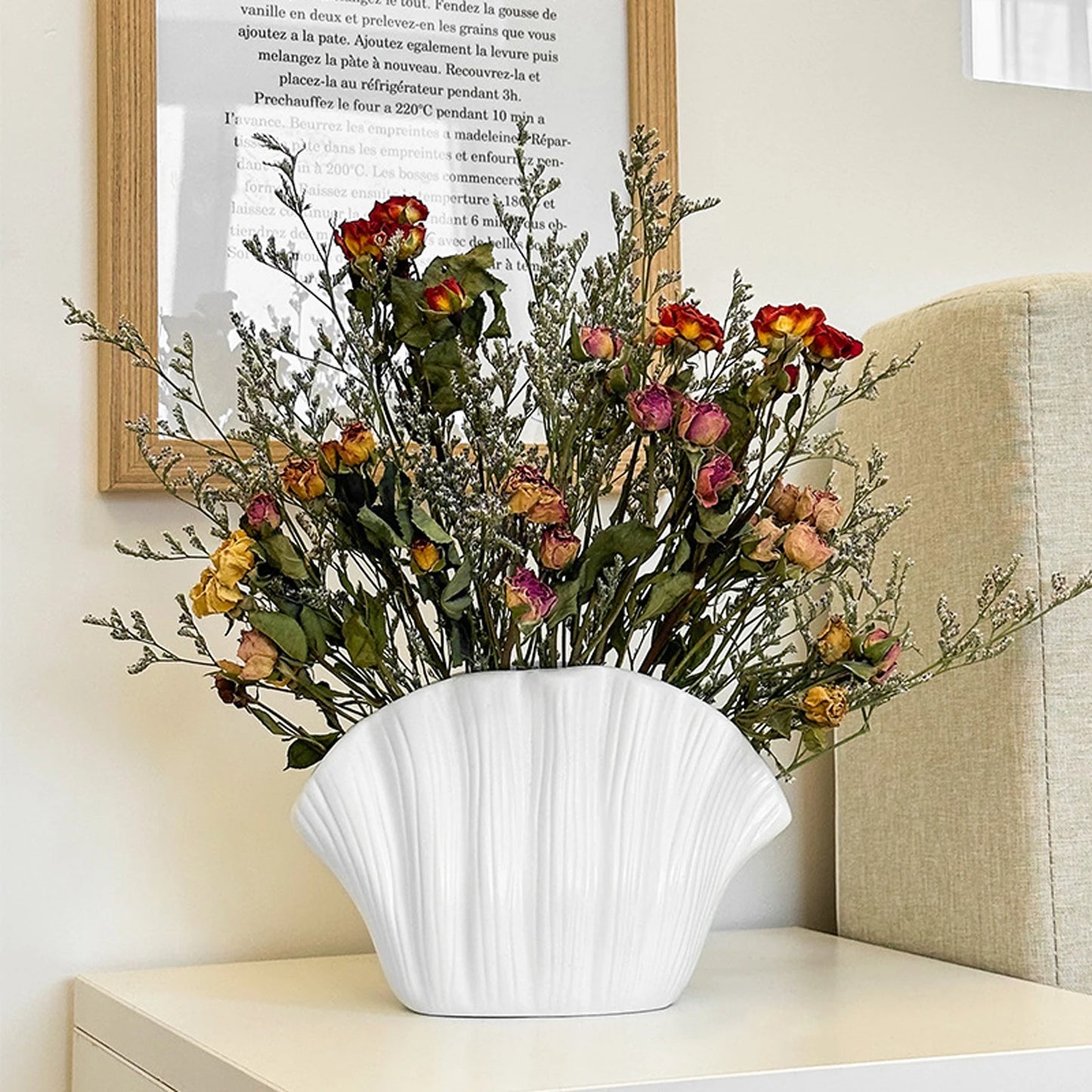 Crumpled/Shell Shaped Flower Vase Stylish Solid White Vase for Home Office Table Centerpieces Decoration