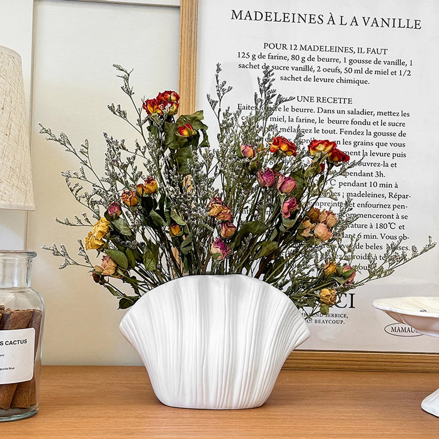 Crumpled/Shell Shaped Flower Vase Stylish Solid White Vase for Home Office Table Centerpieces Decoration