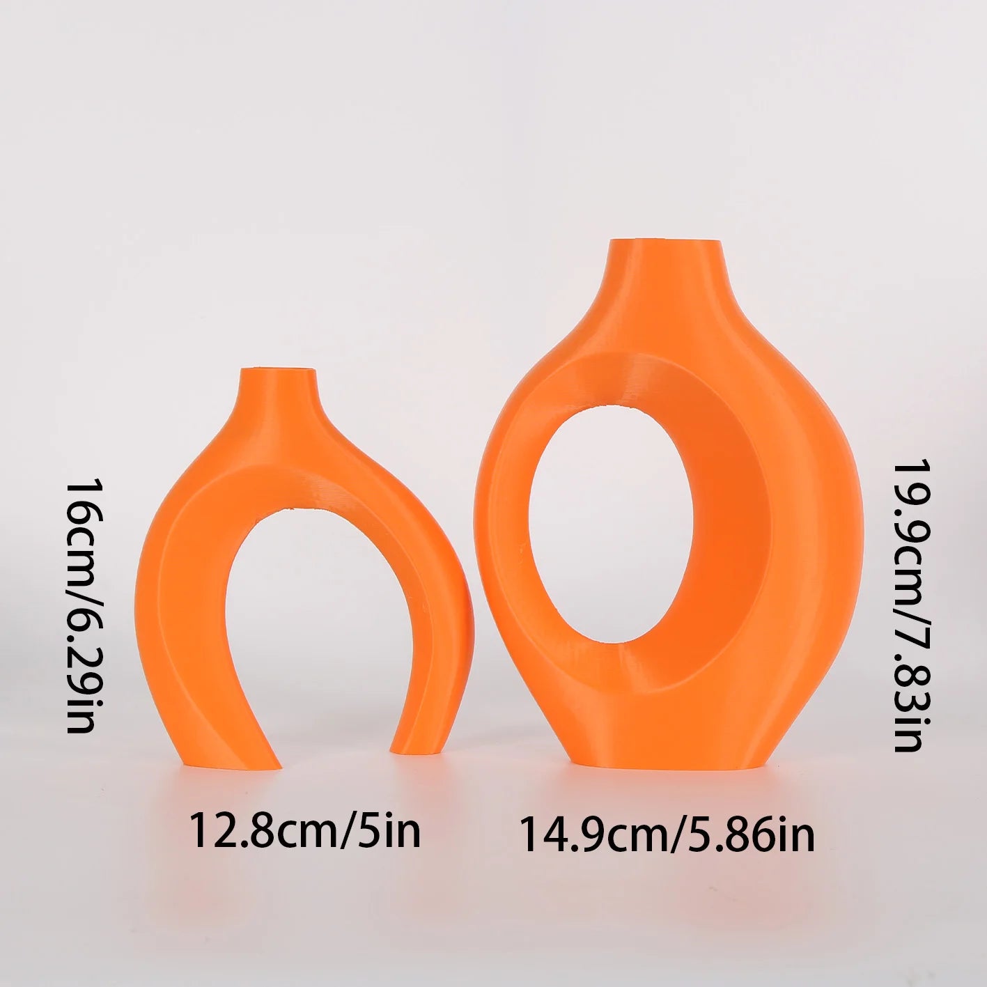 A set of 2 Bohemian-chic round plastic vases, suitable for home and office decoration