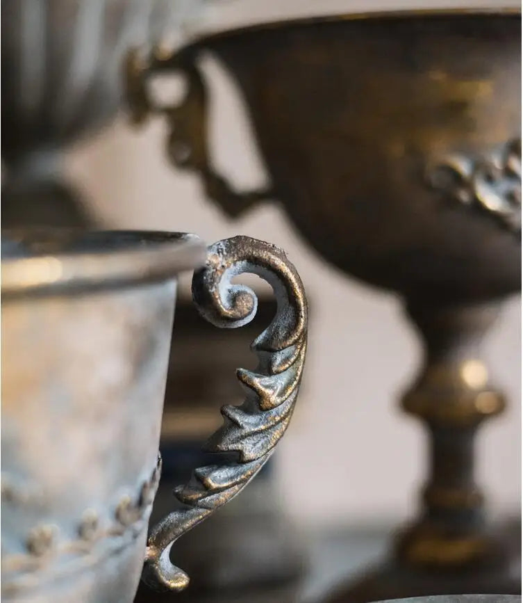 European Retro Iron Goblet Vase Decoration Home Livingroom Flower Arrangement Figurines Crafts Hotel Metal Flowerpot Ornaments