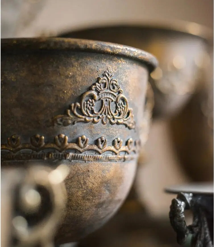 European Retro Iron Goblet Vase Decoration Home Livingroom Flower Arrangement Figurines Crafts Hotel Metal Flowerpot Ornaments
