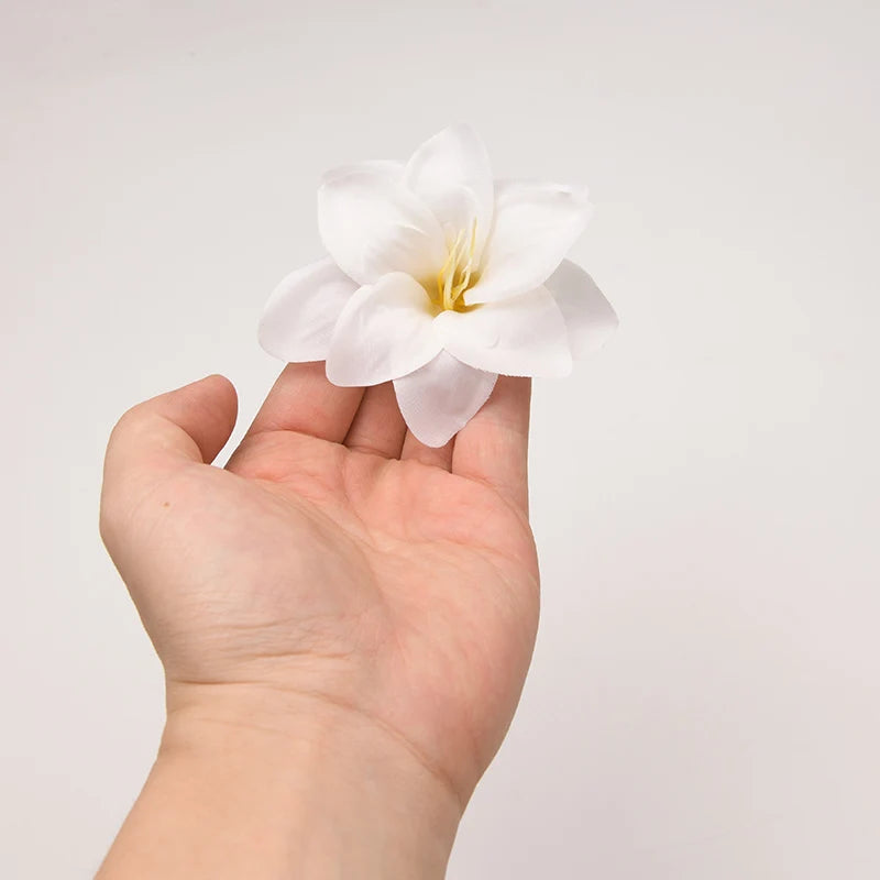 100pcs/7cm White Lily Artificial Silk Flower Heads DIY Wedding Decoration Party Wreath Scrapbooking Craft Fake Flowers