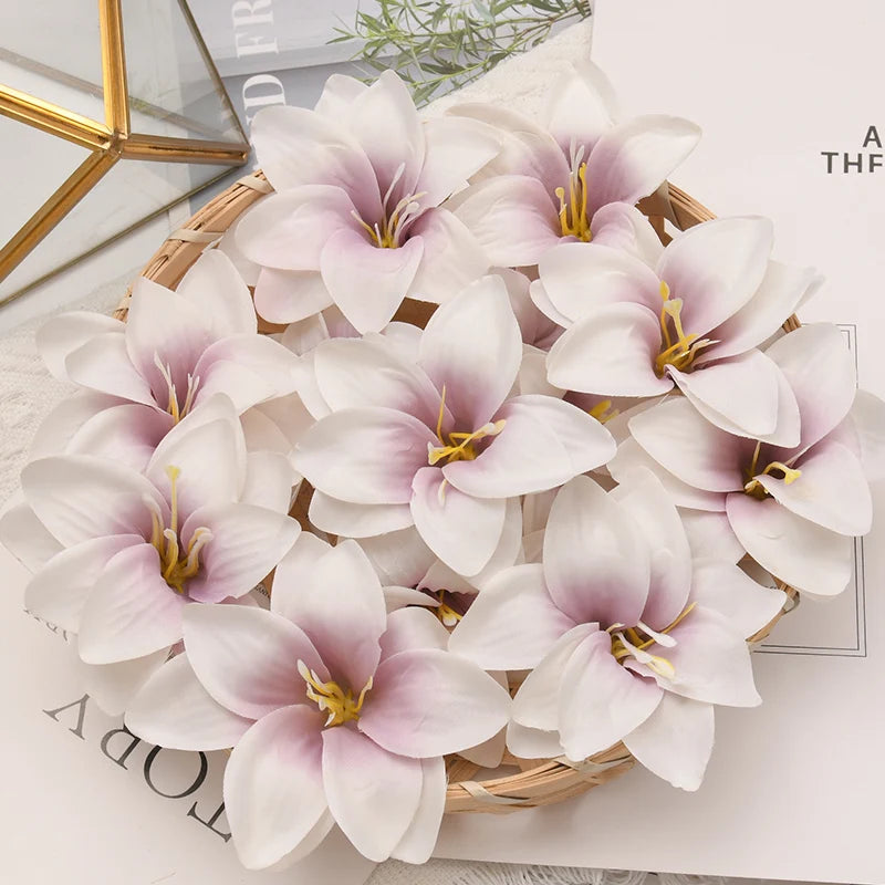 100pcs/7cm White Lily Artificial Silk Flower Heads DIY Wedding Decoration Party Wreath Scrapbooking Craft Fake Flowers