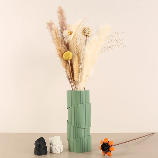 1 Piece of Spiral - striped Creative Vase, Multi - color (Blue/Green/Beige) Options, Fits Dried/Faux Flowers, Unique Twisted Sha